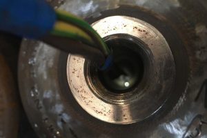 gas-cylinder-cylinder-internal-polish-checking steamless steel gas cylinder suppliers,oxygen gas cylinders exporter